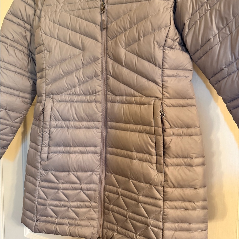 The North Face Women's Light Gray Hooded Puffer Jacket - Picture 3 of 7